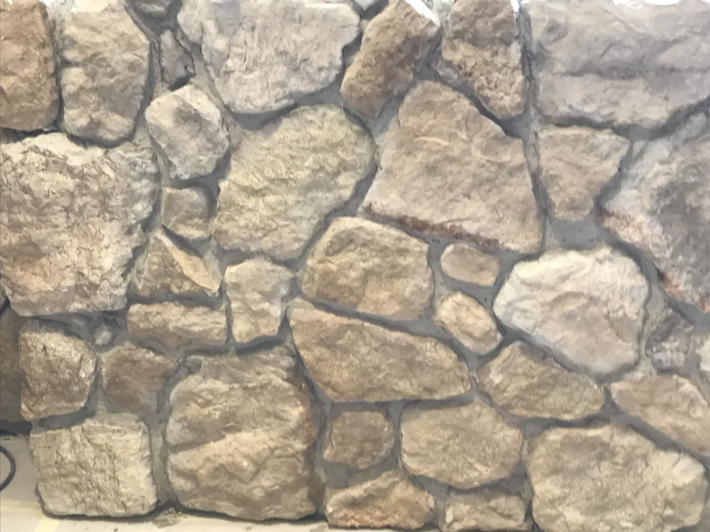 Detailaufnahme Bruchsteinverblender in warmen Sandtönen